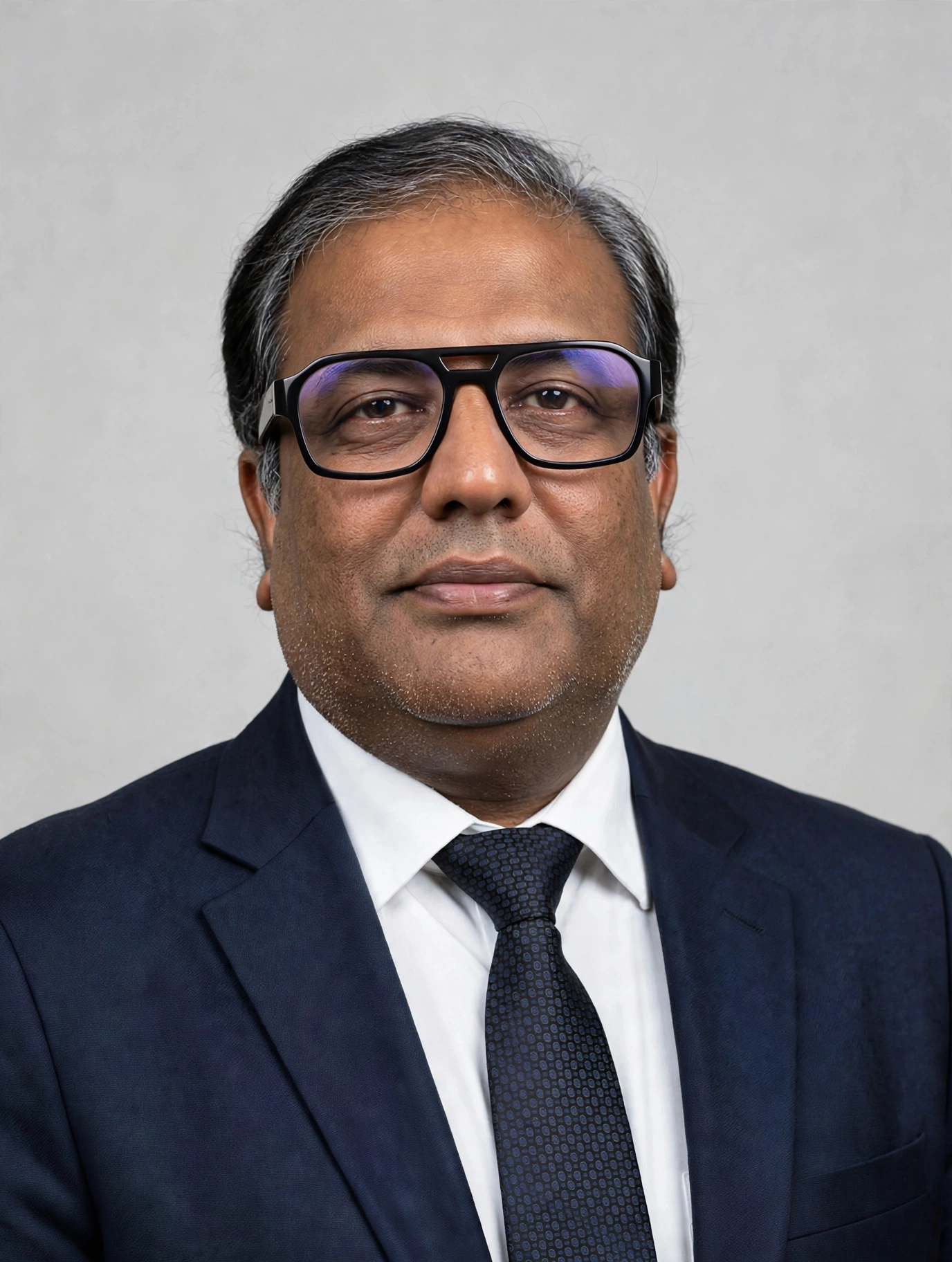 Dr Vivek Saxena